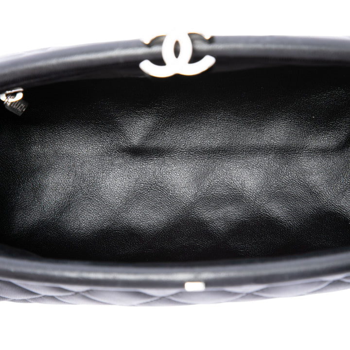 Chanel Matelassé Armature Pochette Cuir d'agneau Noir – vue 4 – GABY PARIS