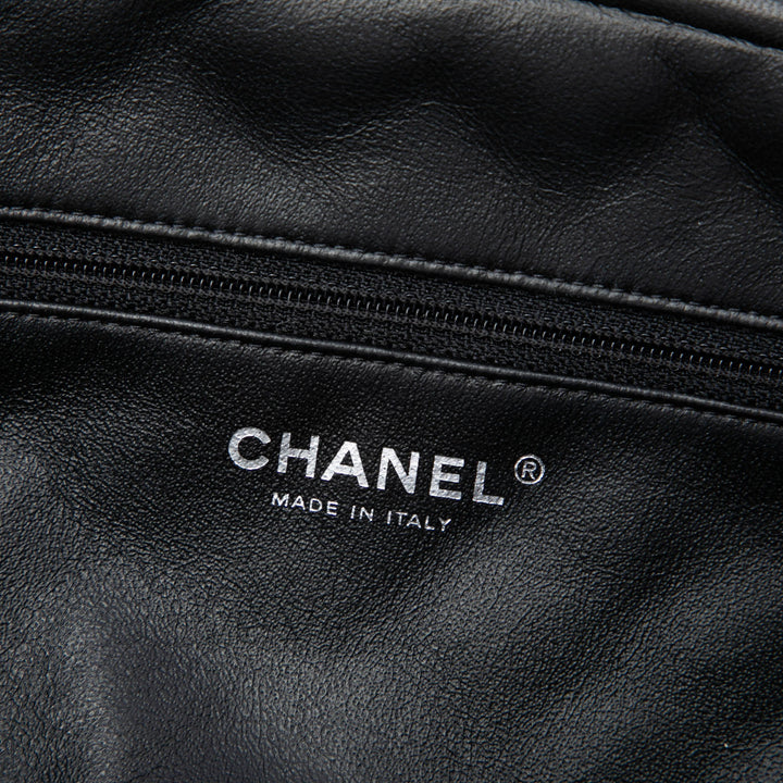 Chanel Matelassé Armature Pochette Cuir d'agneau Noir – vue 5 – GABY PARIS