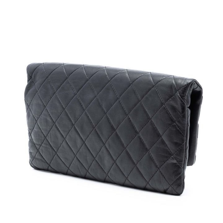 Chanel Matelassé Cuir d’agneau CC Beauty Foldover Pochette