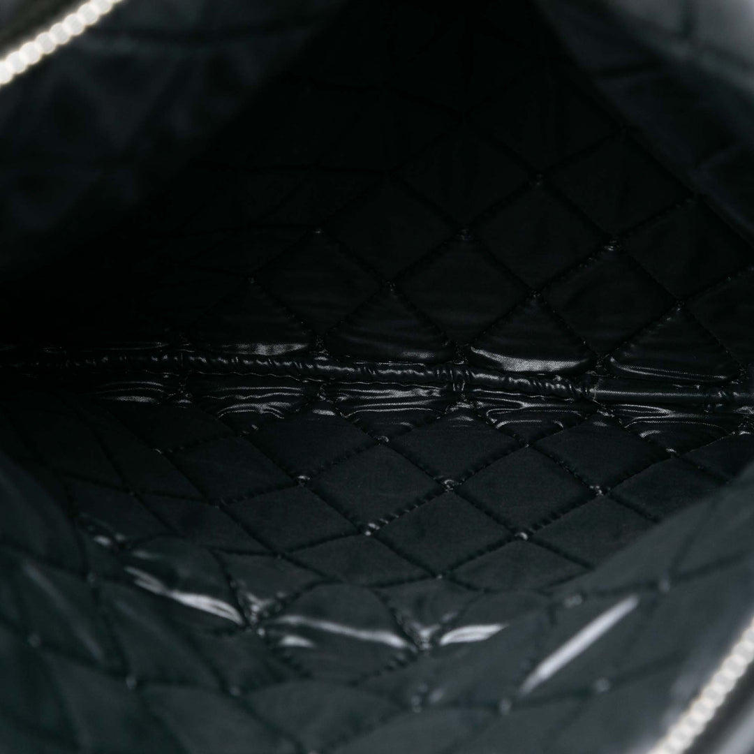 Chanel Matelassé Cuir d’agneau CC Beauty Foldover Pochette