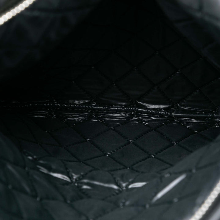 Chanel Matelassé Cuir d’agneau CC Beauty Foldover Pochette