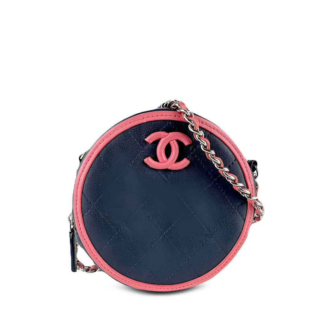 Chanel Matelassé Color Pop Rond Pochette avec chaîne Cuir d'agneau Bleu – vue principale – GABY PARIS