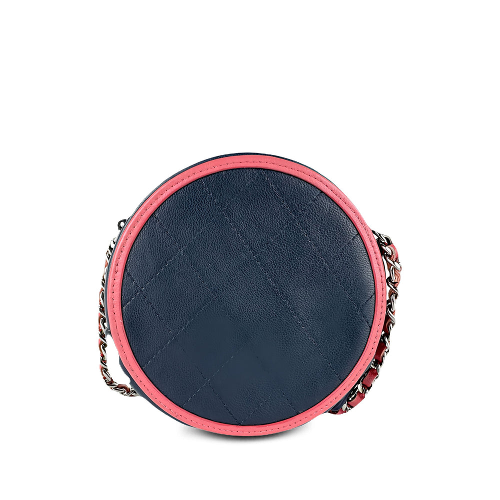 Chanel Matelassé Color Pop Rond Pochette avec chaîne Cuir d'agneau Bleu – vue 2 – GABY PARIS