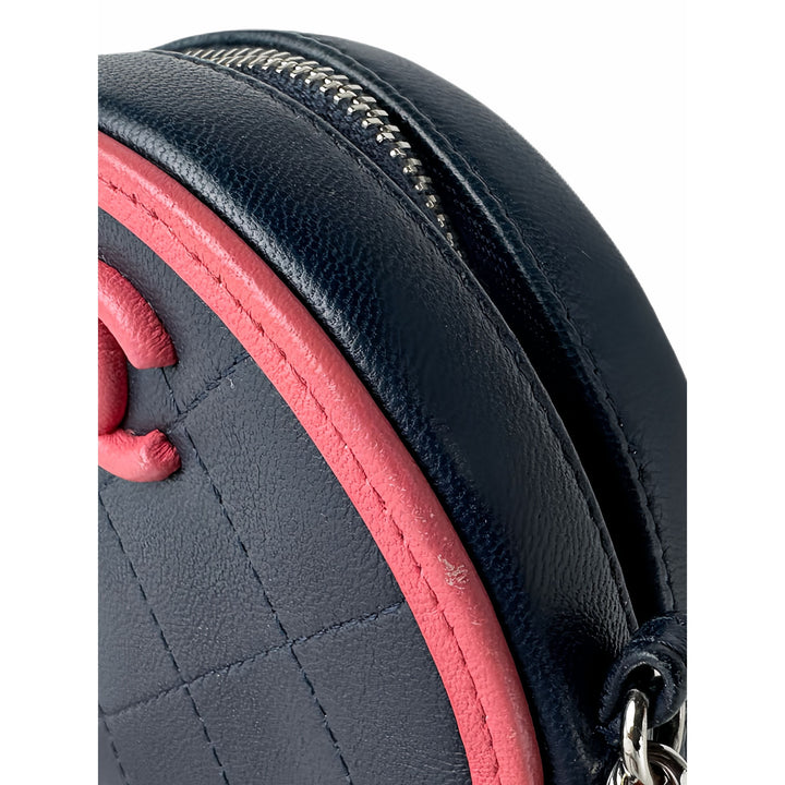 Chanel Matelassé Color Pop Rond Pochette avec chaîne Cuir d'agneau Bleu – vue 6 – GABY PARIS