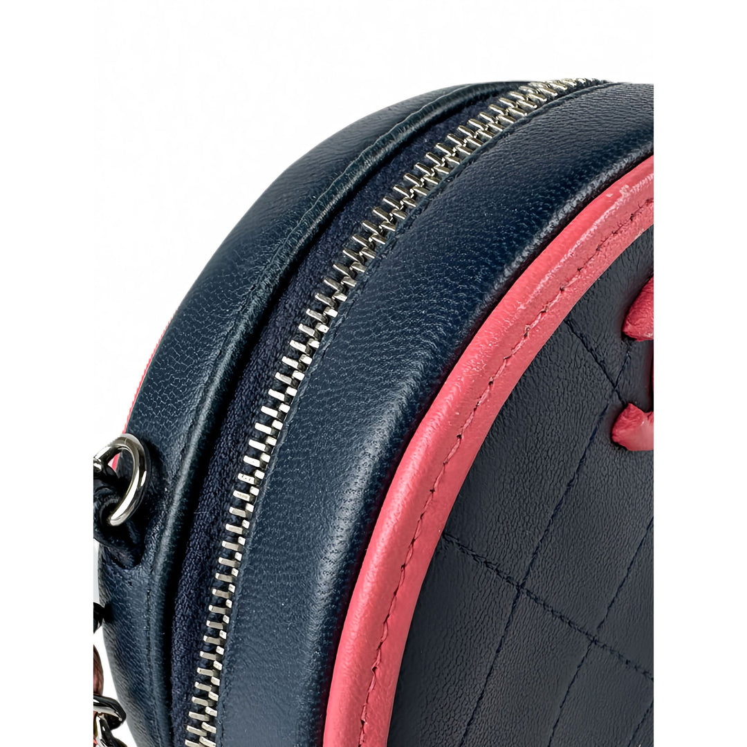 Chanel Matelassé Color Pop Rond Pochette avec chaîne Cuir d'agneau Bleu – vue 7 – GABY PARIS