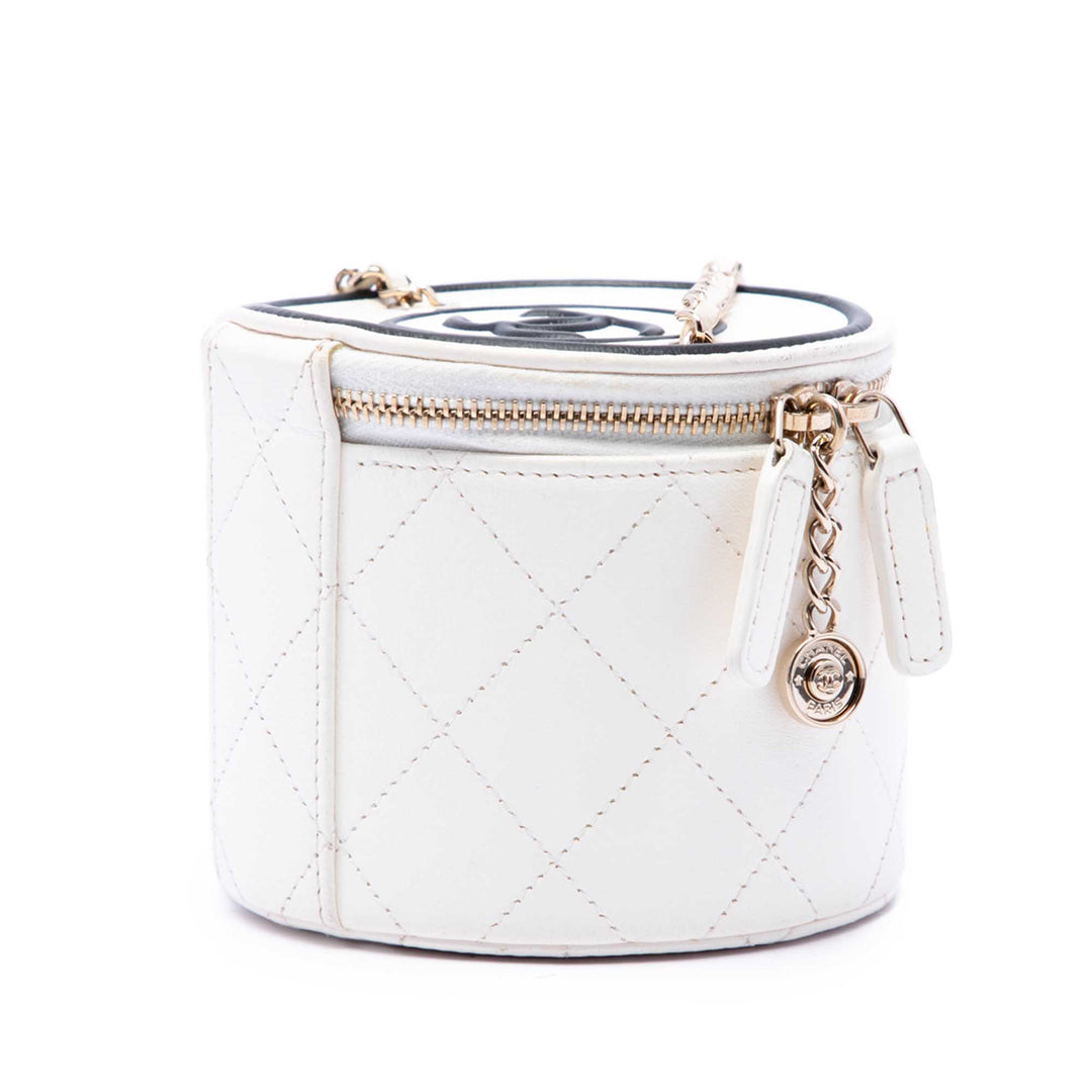 Chanel Matelassé Chaîne et Charm Vanity Cuir d'agneau Blanc