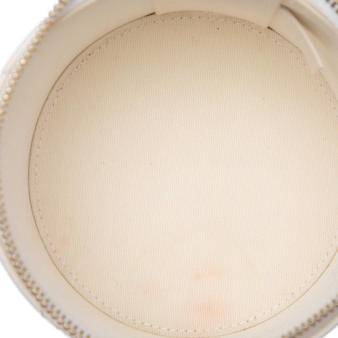 Chanel Matelassé Chaîne et Charm Vanity Cuir d'agneau Blanc