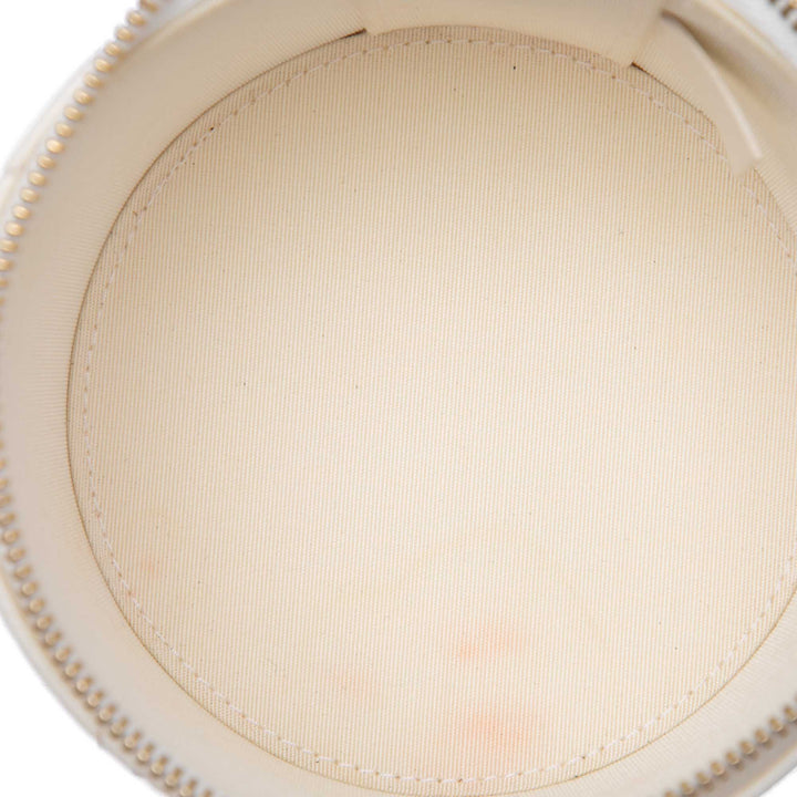 Chanel Matelassé Chaîne et Charm Vanity Cuir d'agneau Blanc