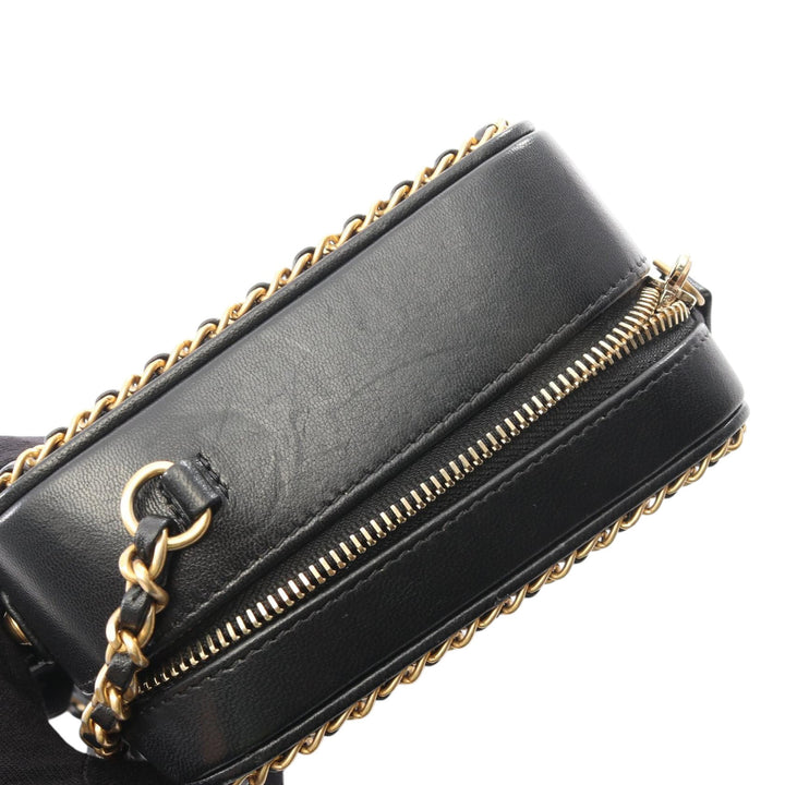 Chanel CC Filigree Vanity Petit Cuir d'agneau Noir – vue 11 – GABY PARIS
