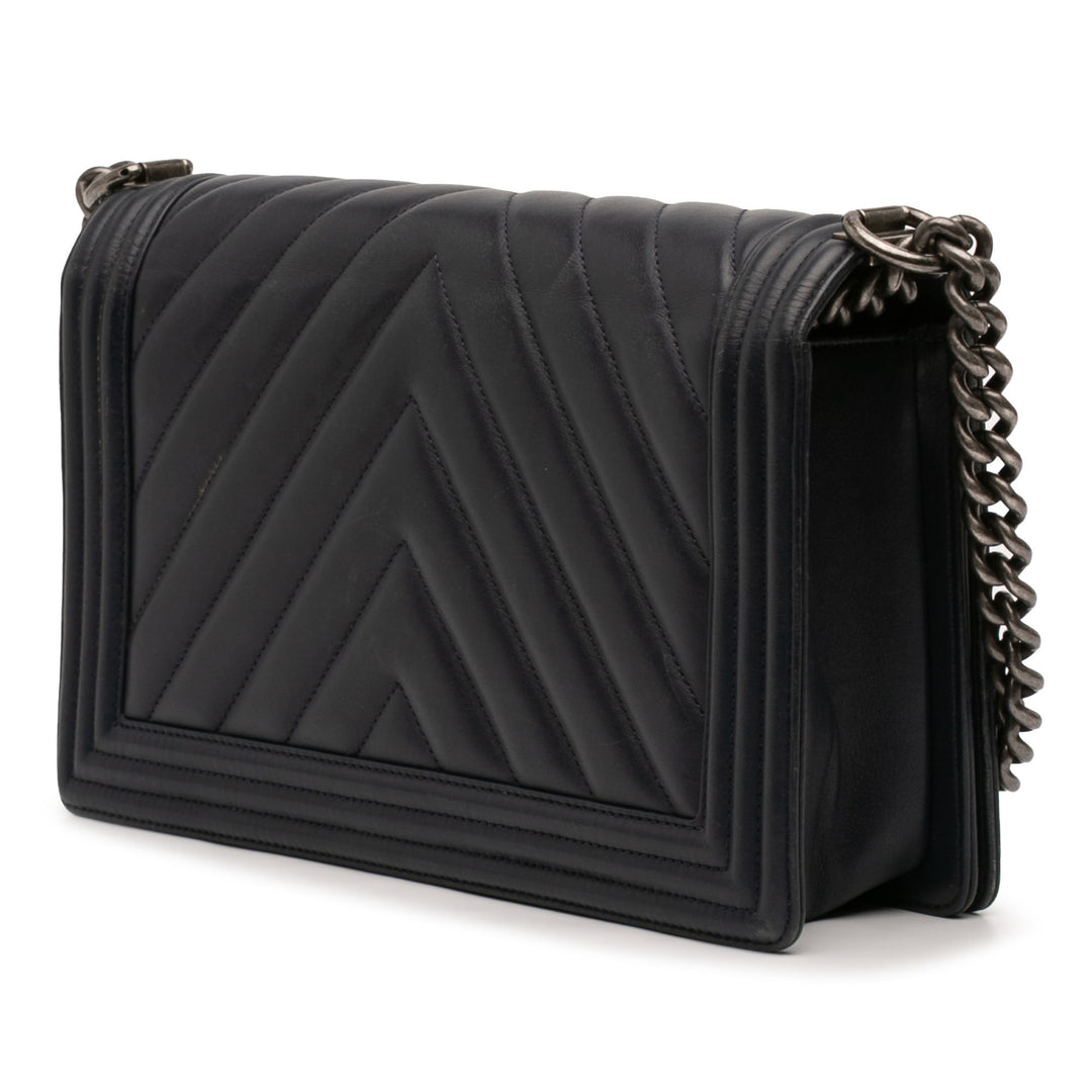 Chanel Medium Chevron Cuir d’agneau Boy à rabat