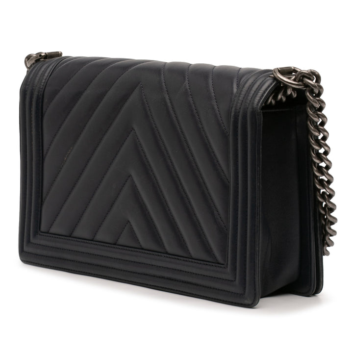 Chanel Medium Chevron Cuir d’agneau Boy à rabat