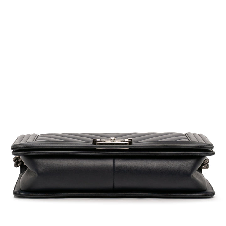 Chanel Medium Chevron Cuir d’agneau Boy à rabat