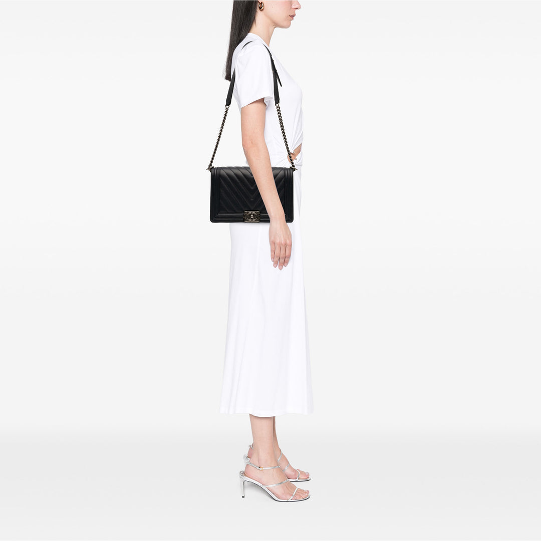Chanel Medium Chevron Cuir d’agneau Boy à rabat