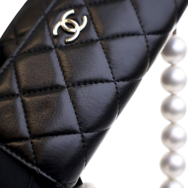 Chanel Matelassé Cuir d’agneau Maxi Perles Pochette avec chaîne – GABY PARIS Authentique
