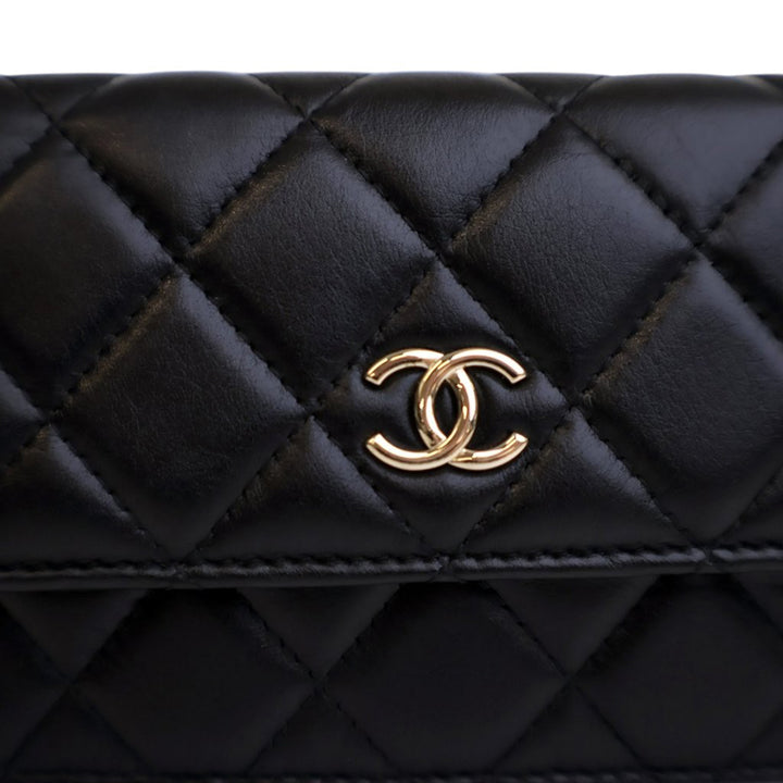 Chanel Matelassé Cuir d’agneau Maxi Perles Pochette avec chaîne – GABY PARIS Authentique