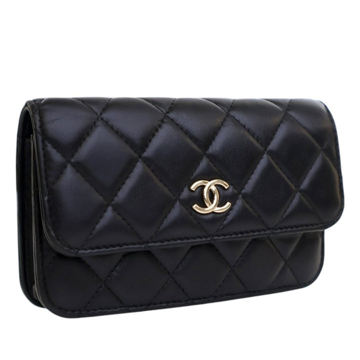 Chanel Matelassé Cuir d’agneau Maxi Perles Pochette avec chaîne – GABY PARIS Authentique