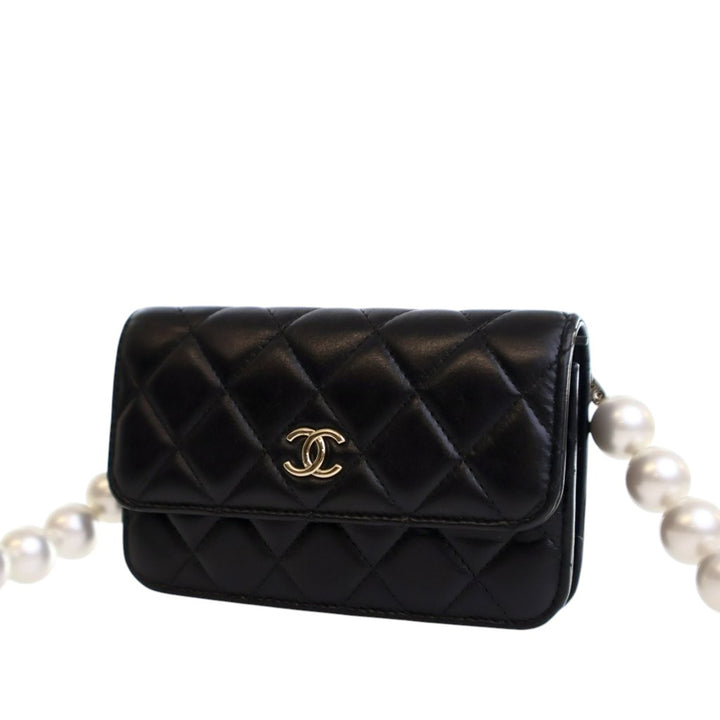 Chanel Matelassé Cuir d’agneau Maxi Perles Pochette avec chaîne – GABY PARIS Authentique