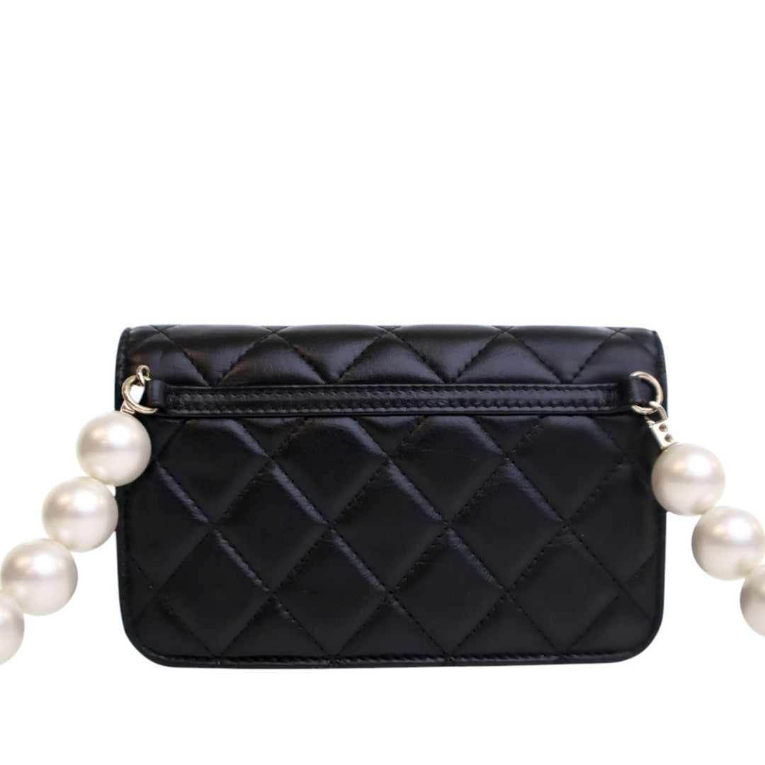 Chanel Matelassé Cuir d’agneau Maxi Perles Pochette avec chaîne – GABY PARIS Authentique