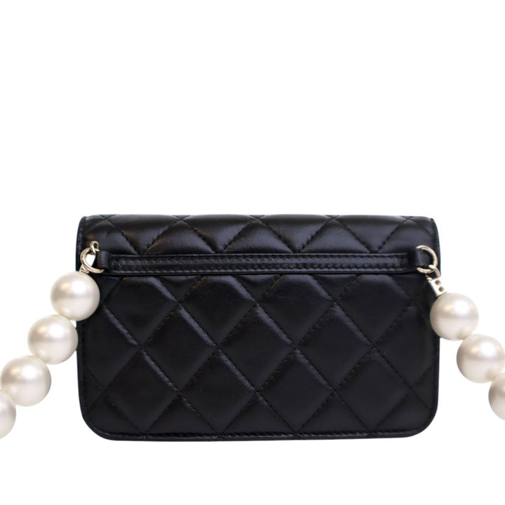 Chanel Matelassé Cuir d’agneau Maxi Perles Pochette avec chaîne – GABY PARIS Authentique