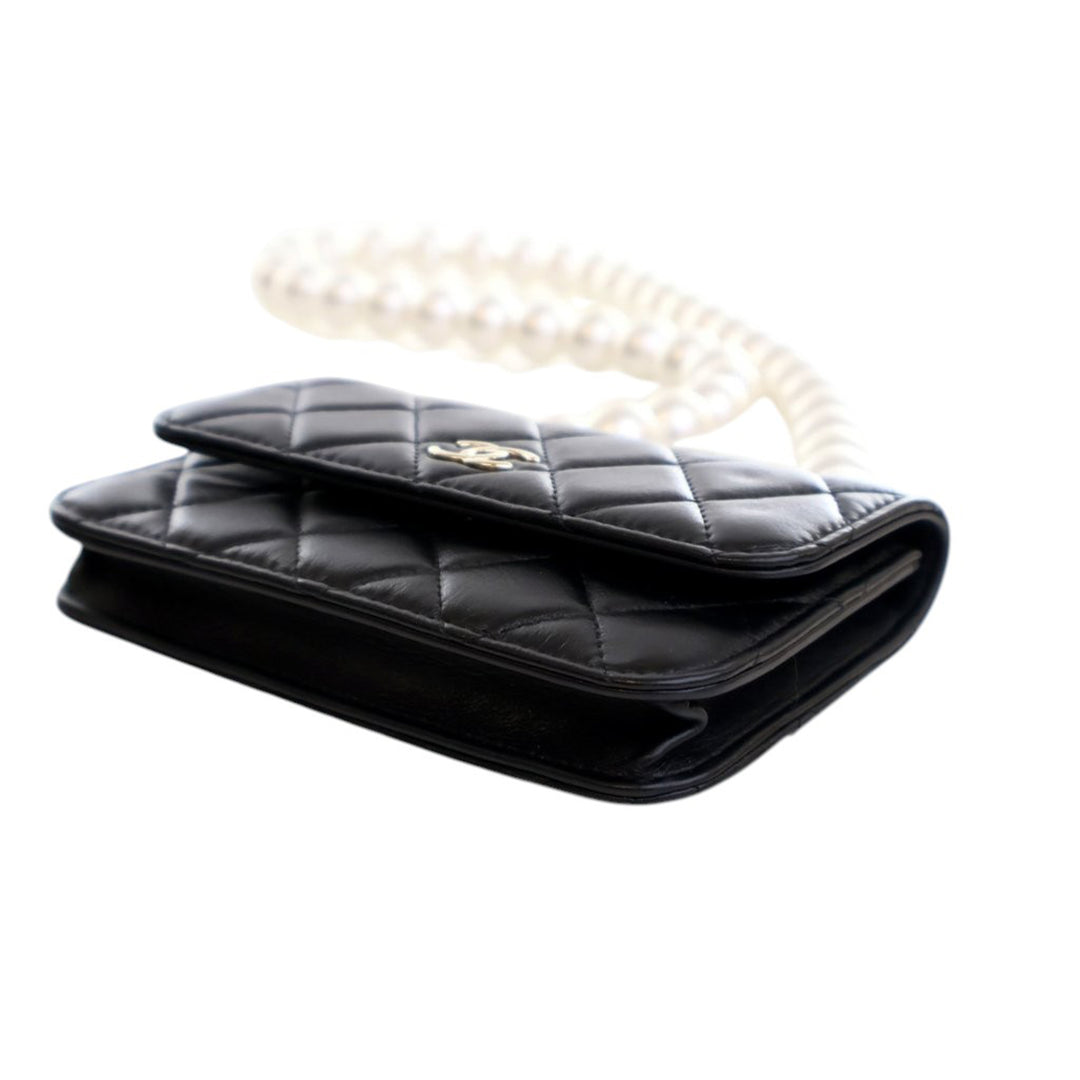 Chanel Matelassé Cuir d’agneau Maxi Perles Pochette avec chaîne – GABY PARIS Authentique