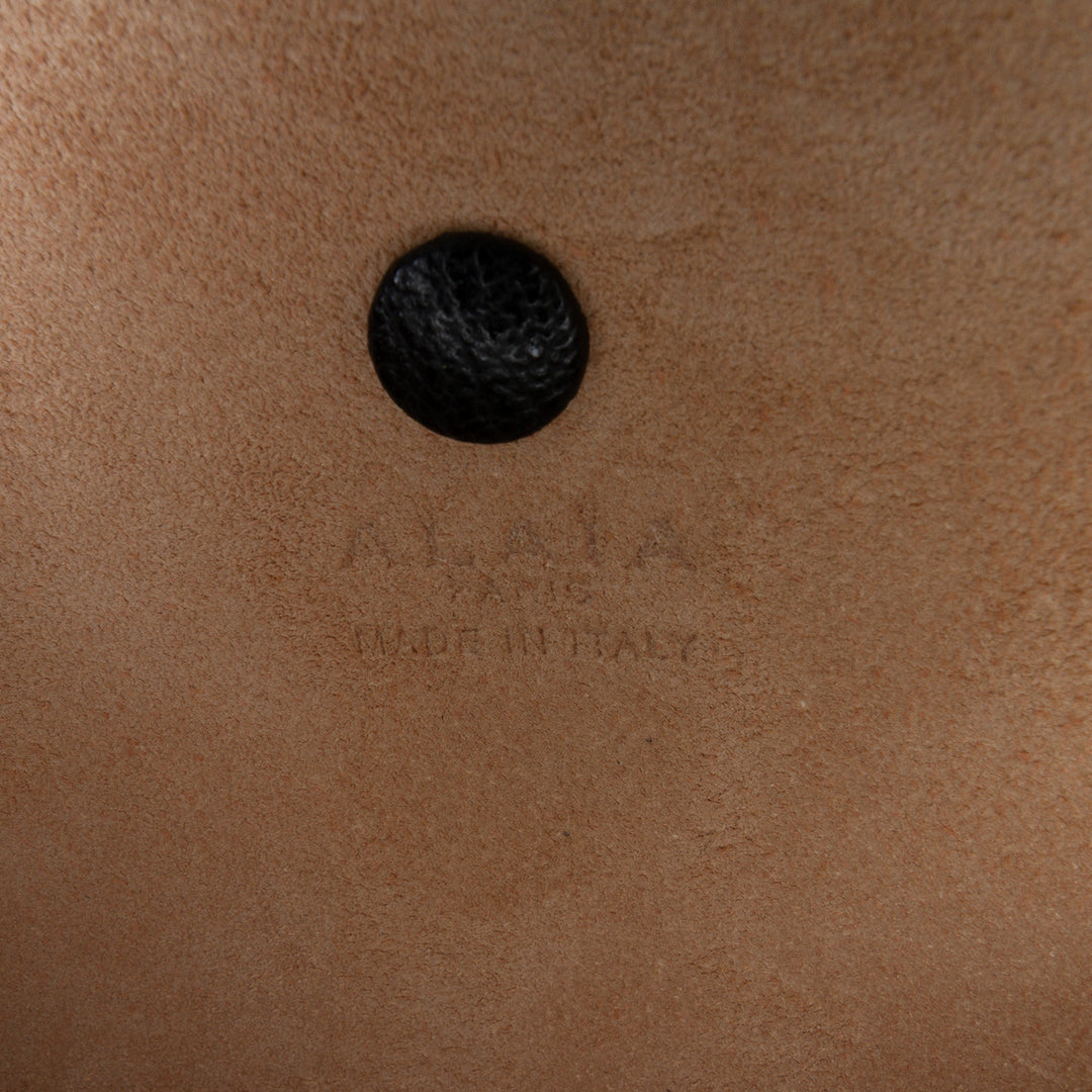 ALAÏA Medium Textured Cuir de veau Le Papa Sac porté croisé Noir