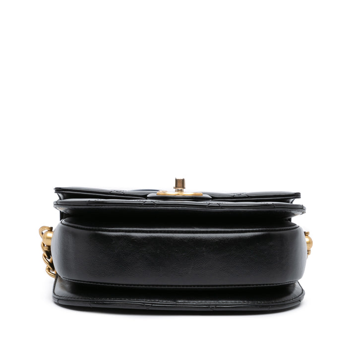 Chanel CC Matelassé Rond Moon Messenger à rabat Cuir de veau