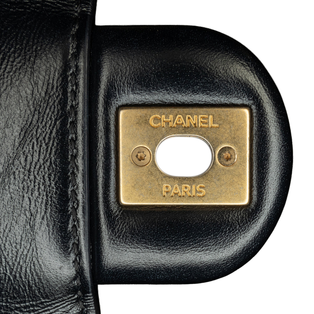 Chanel CC Matelassé Rond Moon Messenger à rabat Cuir de veau