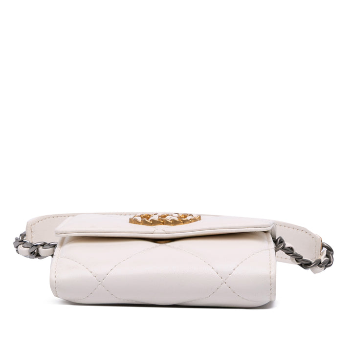 Chanel Matelassé Cuir d’agneau Chanel 19 Card Holder On Chain