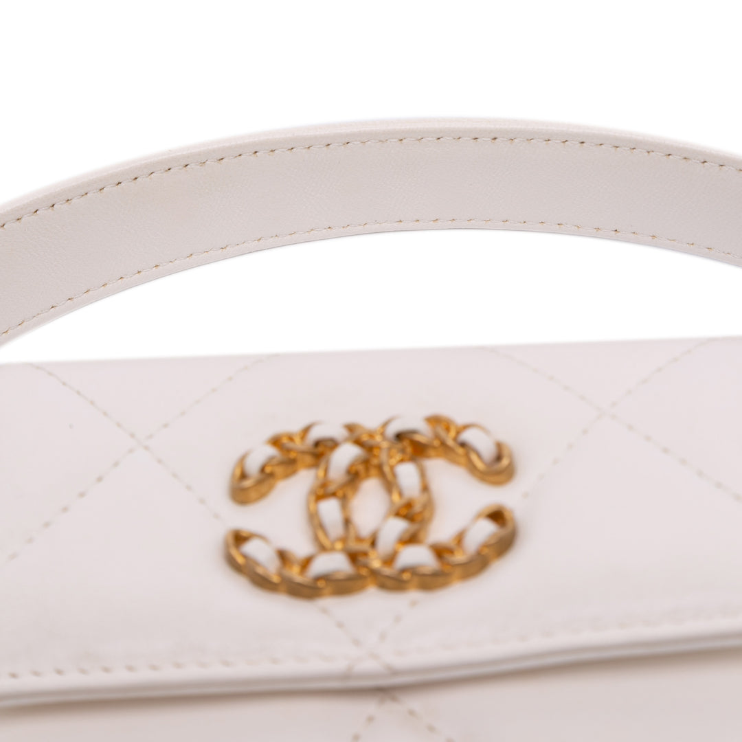 Chanel Matelassé Cuir d’agneau Chanel 19 Card Holder On Chain