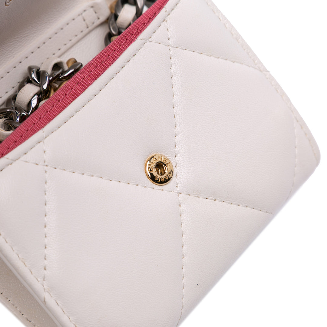 Chanel Matelassé Cuir d’agneau Chanel 19 Card Holder On Chain