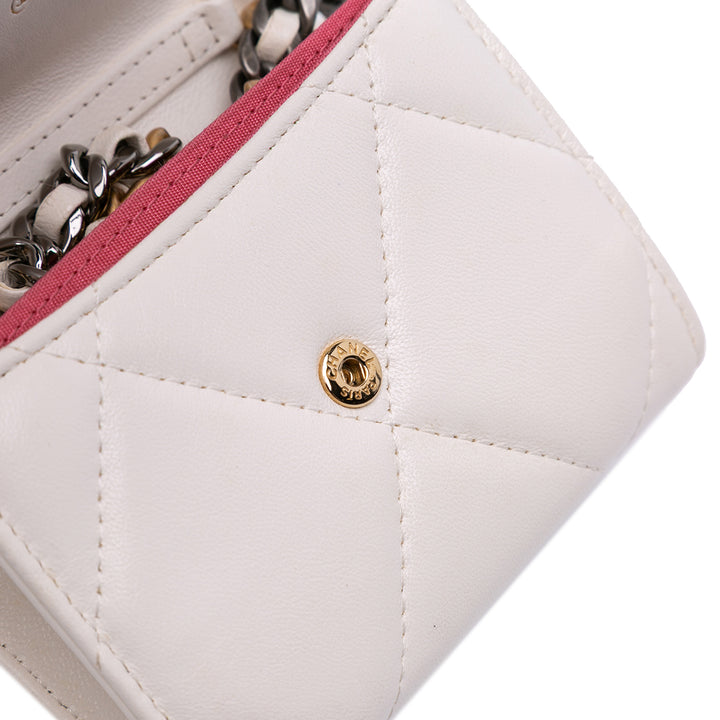 Chanel Matelassé Cuir d’agneau Chanel 19 Card Holder On Chain