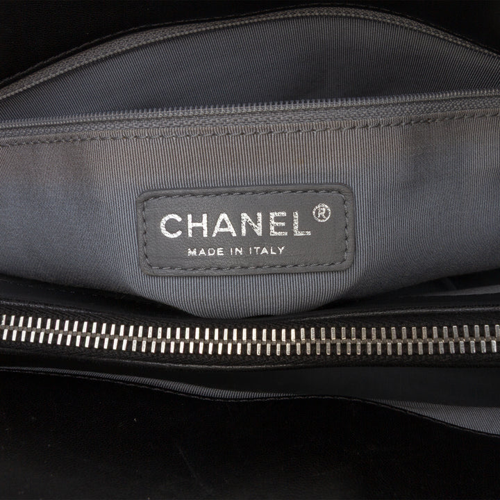 Chanel Small Cuir verni Lipstick Cabas Noir