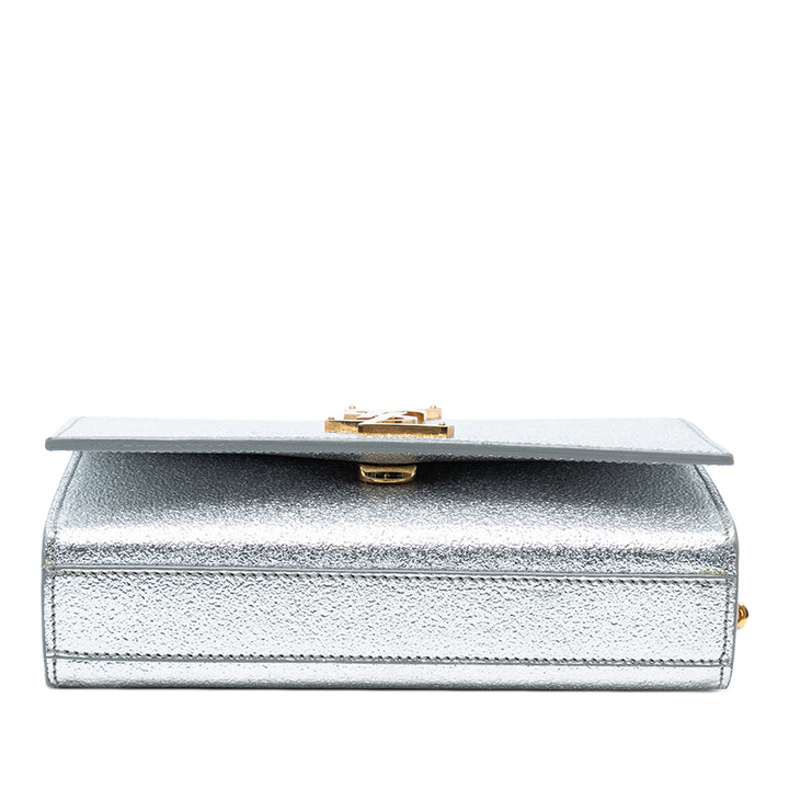 Saint Laurent Small Métallisé Cuir de veau Classic Monogram Kate Sac porté croisé Argenté