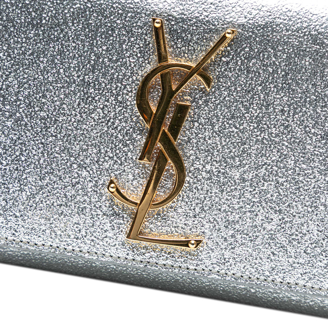 Saint Laurent Small Métallisé Cuir de veau Classic Monogram Kate Sac porté croisé Argenté