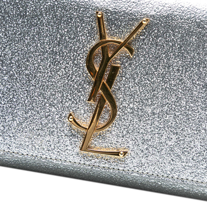 Saint Laurent Small Métallisé Cuir de veau Classic Monogram Kate Sac porté croisé Argenté