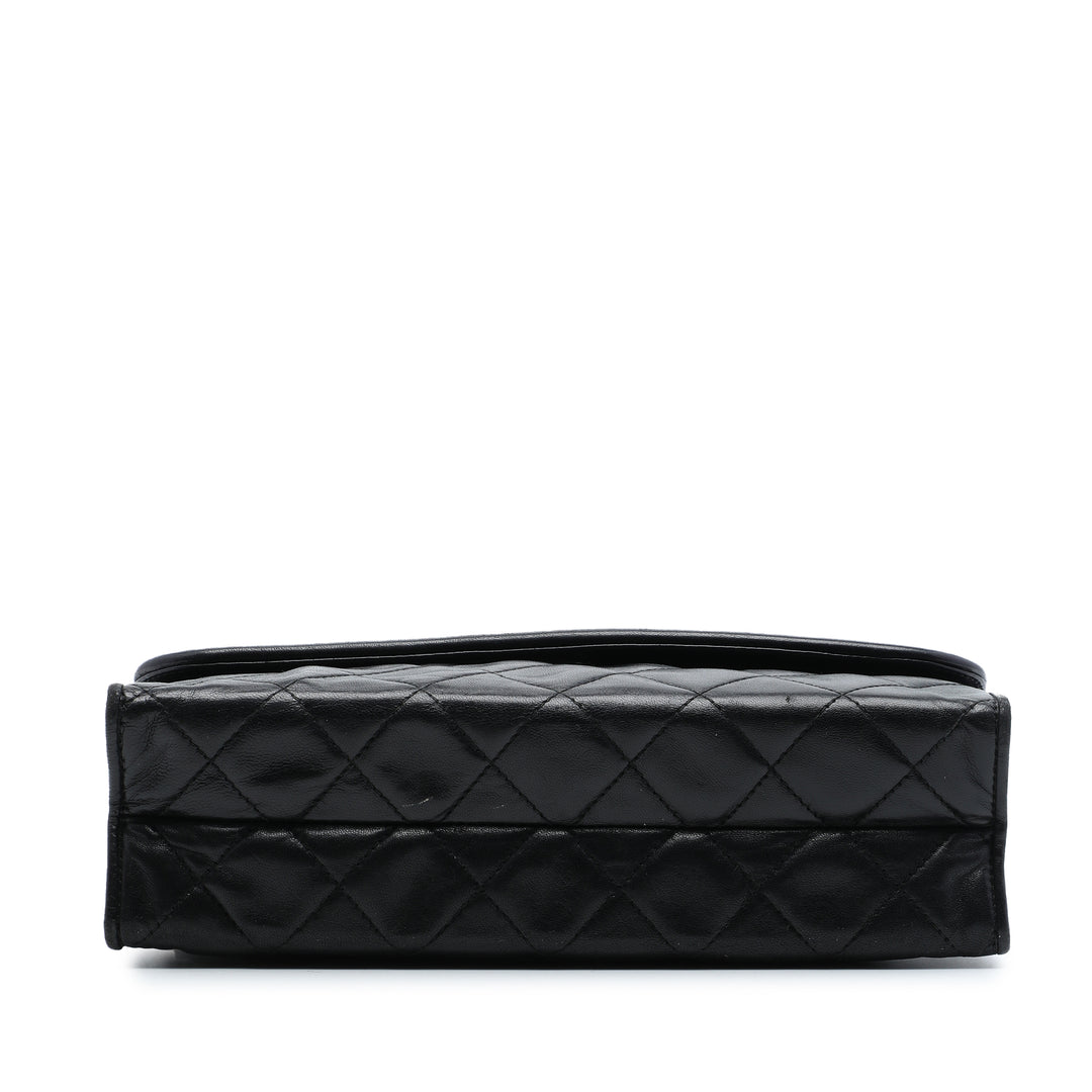 Matelassé Pompon à rabat Cuir d'agneau Noir