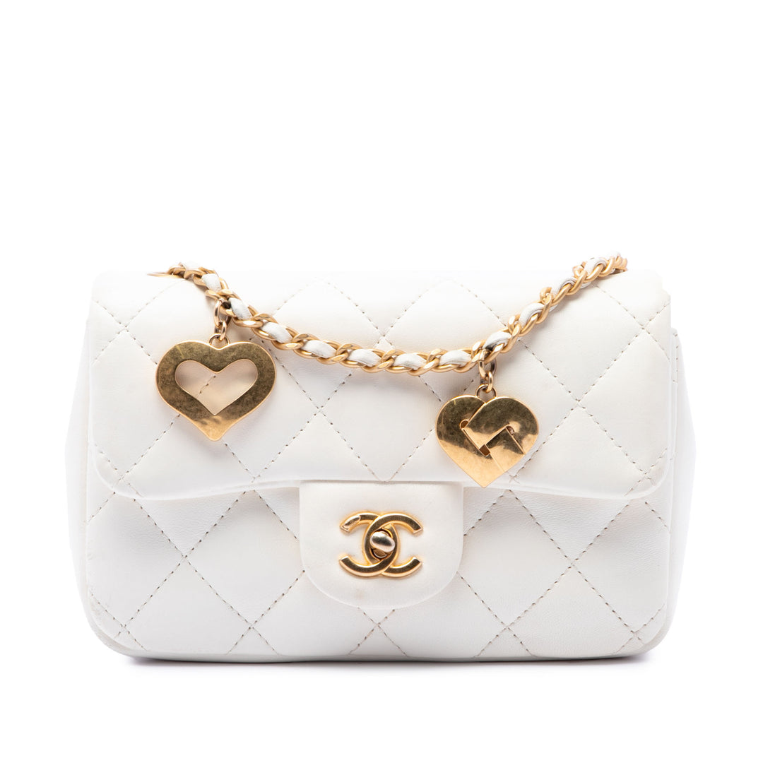 Chanel Rectangulaire Matelassé Heart Charms à rabat Mini Cuir d'agneau Blanc