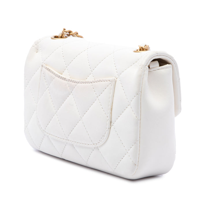 Chanel Rectangulaire Matelassé Heart Charms à rabat Mini Cuir d'agneau Blanc