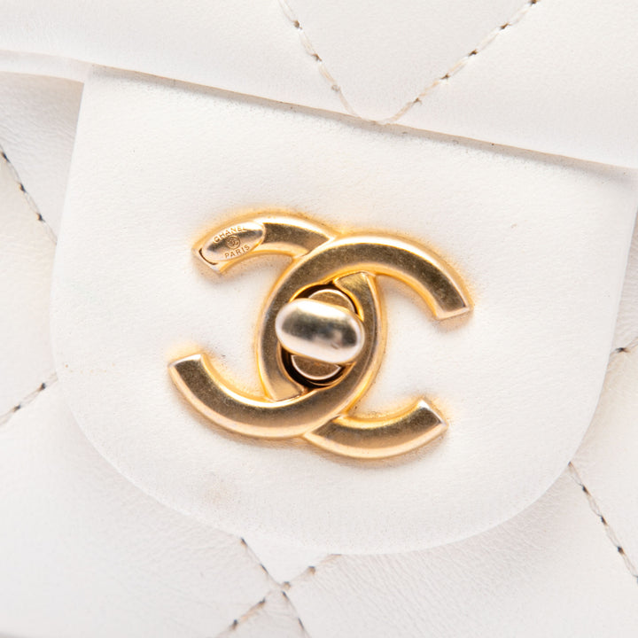 Chanel Rectangulaire Matelassé Heart Charms à rabat Mini Cuir d'agneau Blanc