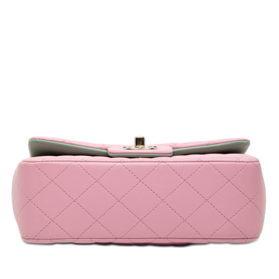 Chanel Mini Rectangular Bicolor Matelassé Cuir d’agneau anse supérieure à rabat