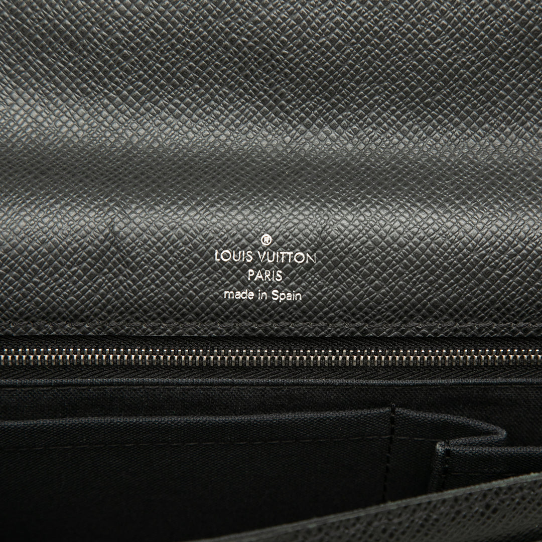 Taiga Belaia Pochette Noir