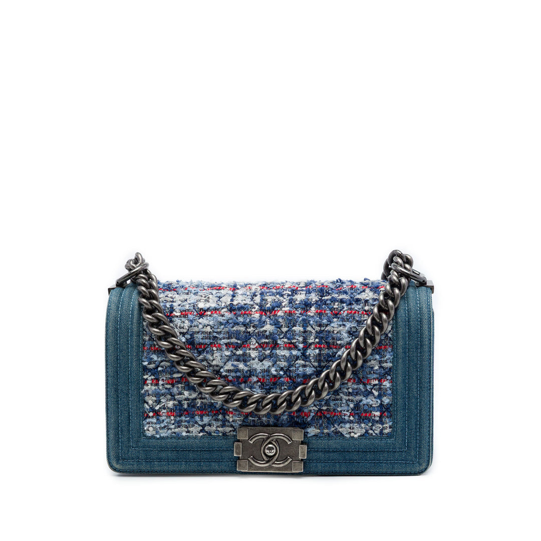 Chanel Matelassé et Boy à rabat Moyen Jean Bleu – vue principale – GABY PARIS