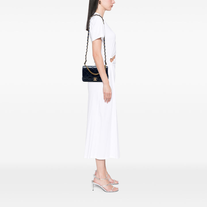 Chanel CC Quilted Cuir d’agneau Coin Chain Flap Bleu