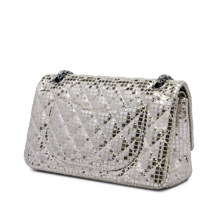 Chanel Sac porté épaule Matelassé Mirror et Reissue 2.55 Double rabat 225 Cuir de veau Argenté – vue 2 – GABY PARIS