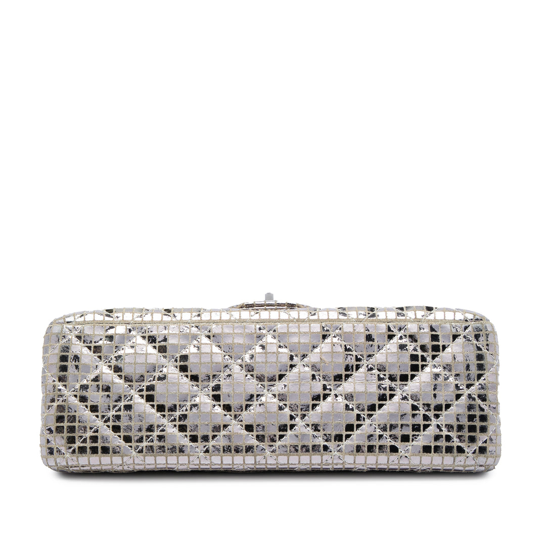 Chanel Sac porté épaule Matelassé Mirror et Reissue 2.55 Double rabat 225 Cuir de veau Argenté – vue 3 – GABY PARIS