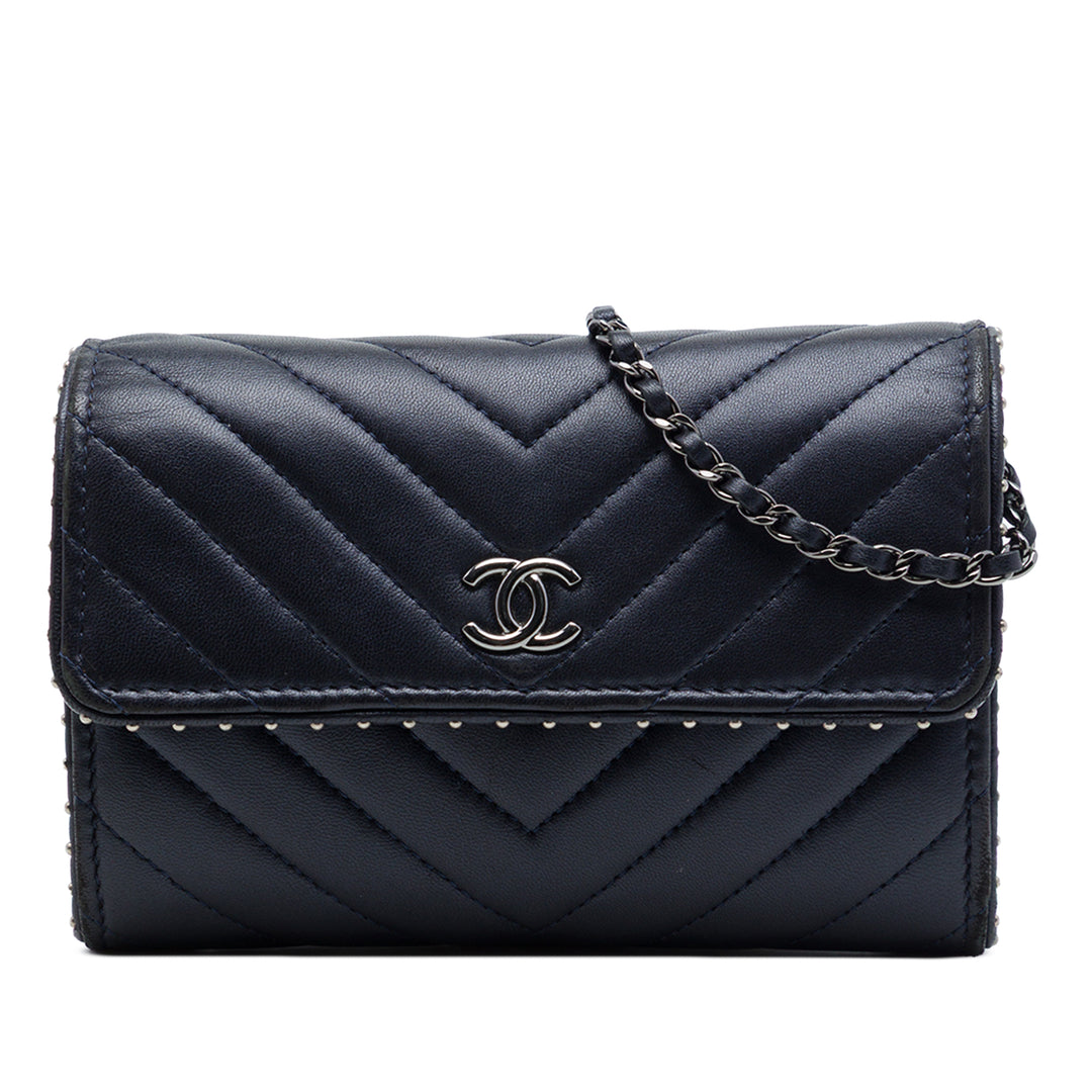 Chanel CC Chevron Cuir d’agneau clouté Wallet on Chain