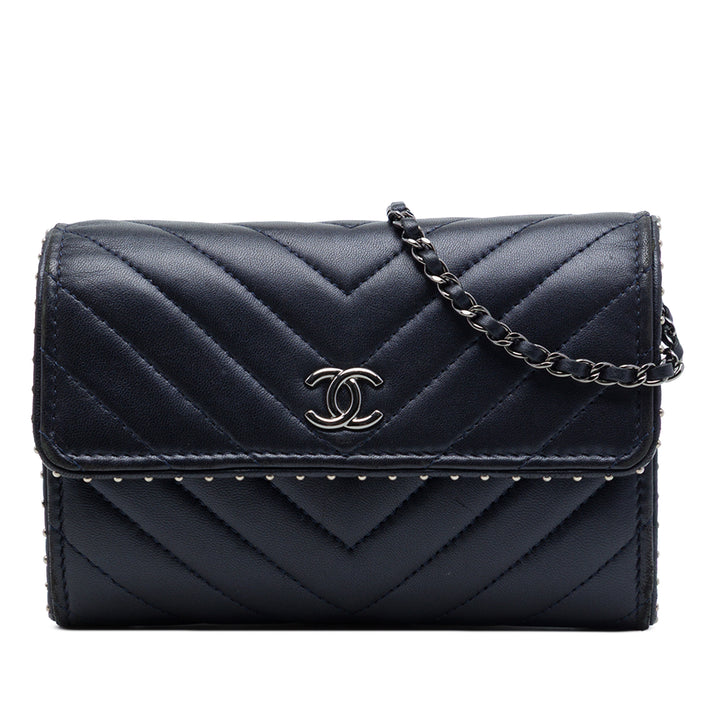 Chanel CC Chevron Cuir d’agneau clouté Wallet on Chain