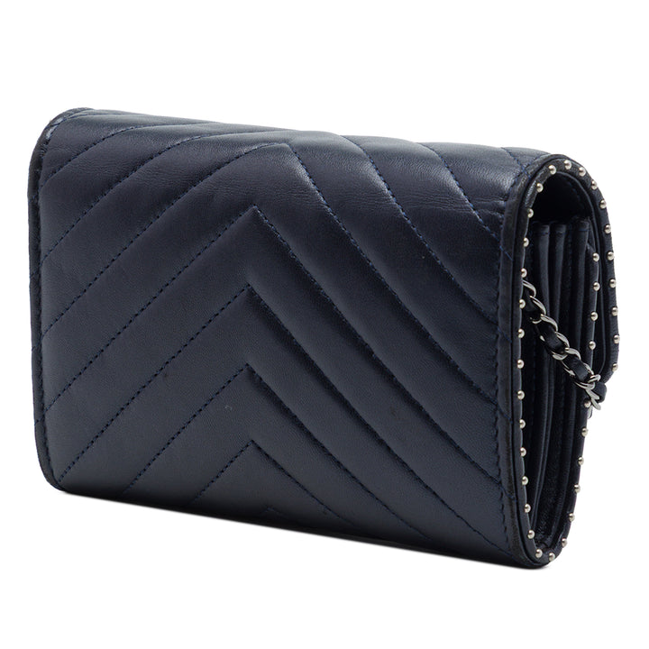 Chanel CC Chevron Cuir d’agneau clouté Wallet on Chain
