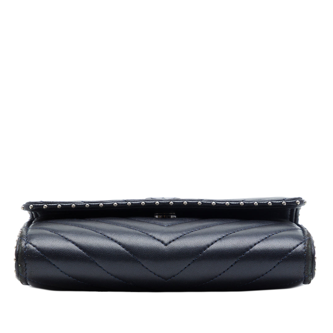 Chanel CC Chevron Cuir d’agneau clouté Wallet on Chain