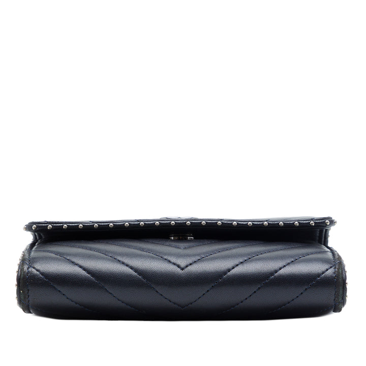 Chanel CC Chevron Cuir d’agneau clouté Wallet on Chain